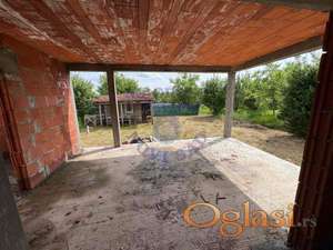 Plac,odlican na ulazu u Rumenku