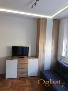 MODERNA GARSONJERA KOD STANICE