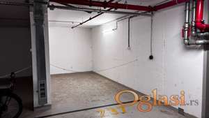 Garaža u novoj zgradi na uglu Bulevara Evrope i Laze Nančića, Novi Sad.