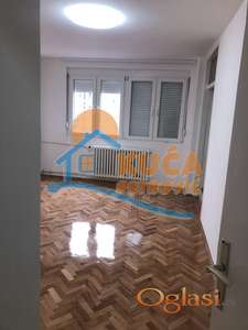 Izdaje se poslovni prostor na Crvenom pevcu