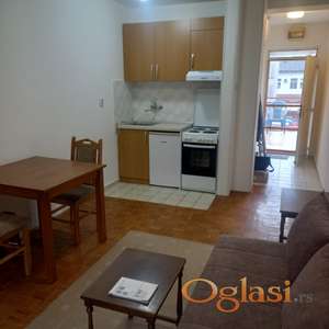 CENTAR - POZORIŠTE - NAMEŠTENA GARSONJERA - USELJIVO ODMAH!!!