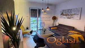 Kompletno opremljen trosoban na Socijalnom! Parking mesto u ceni!