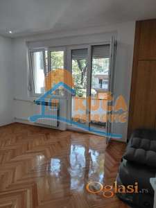 Izdaje se odličan stan u centru kao poslovni prostor kod Kičeva, 70m2