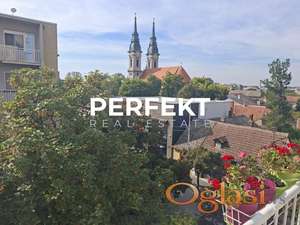 Centar, dvosoban, 71m2, treći sprat