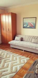 Izdajem jednoiposoban stan u strogom centru Novog Sada