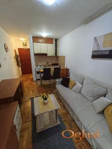 Kompletno sređena garsonjera kod Bulevara Oslobođenja ID#6918