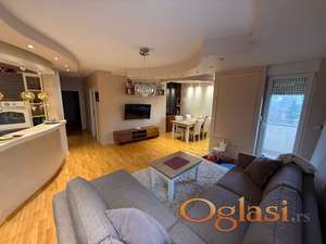 Lux namešten stan sa dva garažna mesta