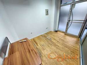 Poslovni prostor,NOVI SAD,CENTAR,kv: 8, € 100, ID: 9101878