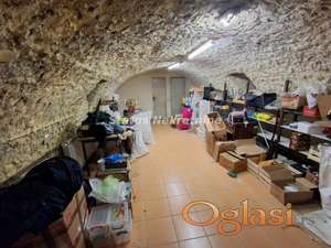 Futog-Uknjižena kuća 156 m2 starije gradnje sa Lokalom i Podrumom u blizini Dunava-065/385 8880