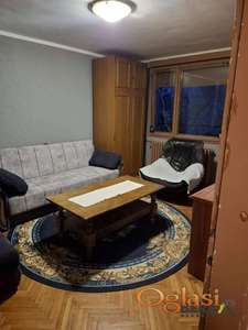  NAMEŠTEN DVOSOBAN STAN KOD ŽELEZNIČKE STANICE