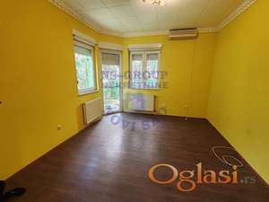 Četvoroipoosban stan na Telepu!