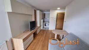 Novi Sad - TOP lokacija - Lasla Gala - odmah useljiva garsonjera - 350 eura