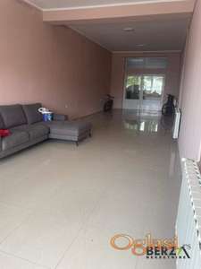  PRAZAN LOKAL OD 93 M2 SA PARKINGOM NA GLAVNOM PUTU NA KLISI, SVI RAČUNI U CENI