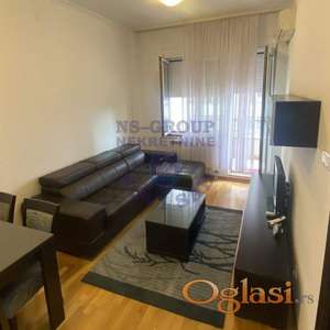 Izdaje se luksuzno namešten jednoiposoban stan na Bulevaru oslobođenja