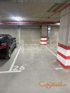 Izdaje se garažno mesto na Bulevaru Nemanjića, 13m2