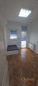 Odlična prilika! 2.5 - Grbavica, sa parkingom!