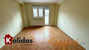 Sajam - Stanica - dvosoban odvojena kuhinja