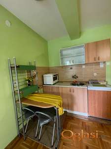 Jednoiposoban stan na odličnoj lokaciji,mali troškovi!!!