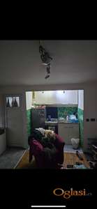 Izdavanje stana na mirnom mestu, blizu pekare Skroz dobre.