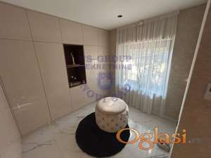 Na prodaju je prelepa nova luksuzna kuća smeštena na vrhunskoj lokaciji!