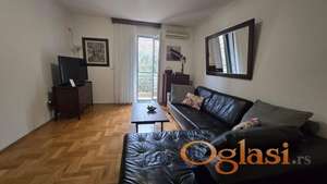 Prostrani jednosoban stan u Petrovcu – 250 metara od mora