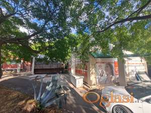 Centar Čanja, plac od 7.5 ari sa dva objekta