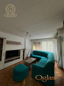 Izdaje se komforan i funkcionalan trosoban stan kod parka Svetog Save