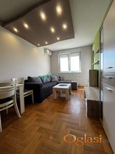 izdaje se jednoiposoban stan na Bulevaru Evrope. 