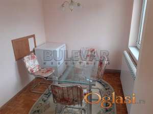 Izdaje se stan u kući u samom centru grada 99m2