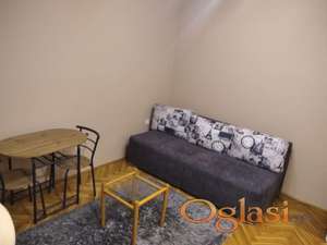 Odlicna garsonjera preko puta Futoske pijace