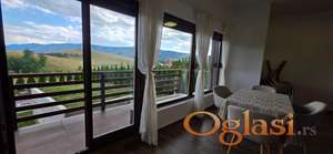 ELITNA LOKACIJA LUX TROSOBAN STAN NA PRODAJU SA DVORIŠTEM I PARKING MESTOM ZLATIBOR