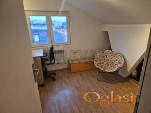 Troiposoban stan 64m2, Crveni Pevac