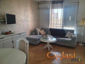 &nbsp;LEP PET FRIENDLY JEDNOIPOSOBAN SA PARKINGOM - SOCIJALNO