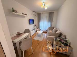 Odlican dvosoan stan na Novom Naselju, novogradnja!