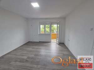 SATELITSKA PIJACA, 31m2, Jednoiposoban, Renoviran, Kredit