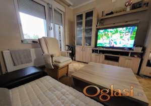 Nova Detelinara – Odličan trosoban stan 63 m², mirna lokacija, useljiv - 0653494142