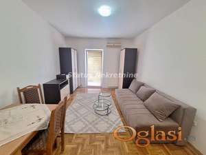 Garsonjera 28 m², Bulevar Oslobođenja, Novi Sad, 1. sprat