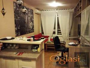 Jednoiposoban stan na Keju ! Maksima Gorkog