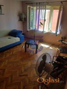 Održavana kuća na lepom mestu u mirnoj ulici