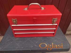 Metalni kofer sa fiokama