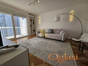 Kej, trosoban kompletno renoviran i namešten