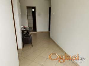 POSLOVNI PROSTOR - RUMENKA - KRAJ SELA - 150m2 - 450000 evra
