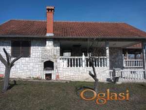 Kuća u Kniću, naselje Guncati  osnova 60 m2, plac 3000 m2