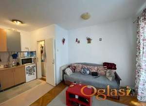 KOMPLETNO NAMEŠTEN JEDNOIPOSOBAN STAN NA GRBAVICI