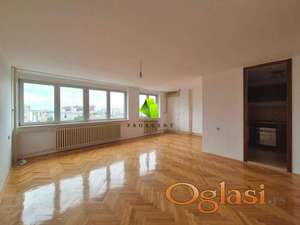 Nenamešten četvorosoban stan u centru ID#7210