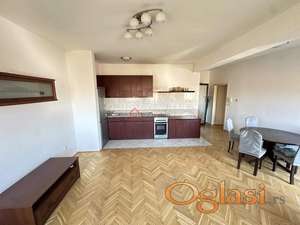 Prelep renovirani stan u centru grada. Odlična investicija
