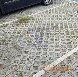 Prodaje se parking mesto u dvoristu  zgrade na Grbavici 13m2