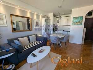 Predstavljamo Vam izanrednu nekretninu na jednoj od najatraktivnijih lokacija u gradu, na Podbari