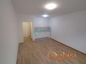 Garsonjera 22 m², potpuno renovirana, useljiva 