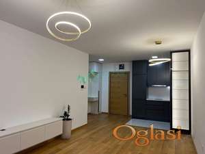 Novi Sad, Spens - Delimično opremljen stan - pogodan za kancelarije 